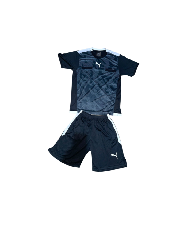 Tenue d'arbitre de football