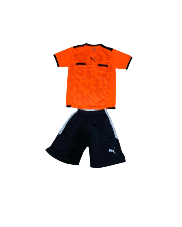 Tenue d'arbitre de football